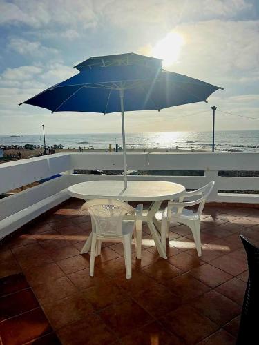 View, Maison de plage pied dans l'eau pour familles in Douar Sehamna