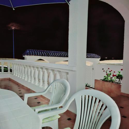 Maison de plage pied dans l'eau pour familles in Douar Sehamna