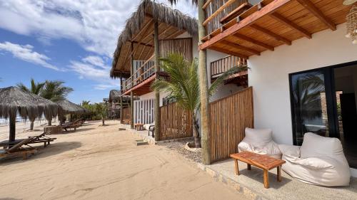 Baja Canoas Hotel in Canoas De Punta Sal