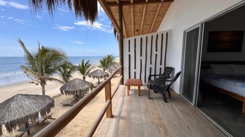 Baja Canoas Hotel in Canoas De Punta Sal