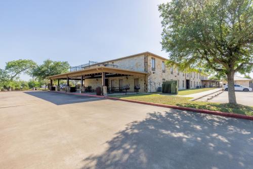 Hotel Texas Hallettsville - 편의 시설/서비스