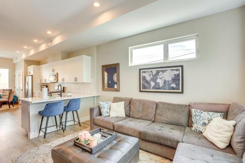 2 Mi to Ball Arena Townhome with Rooftop Patio in Globeville / North Washington