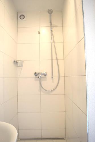 Zuhanyzó, Hotel Restaurant Krebs in Grenchen