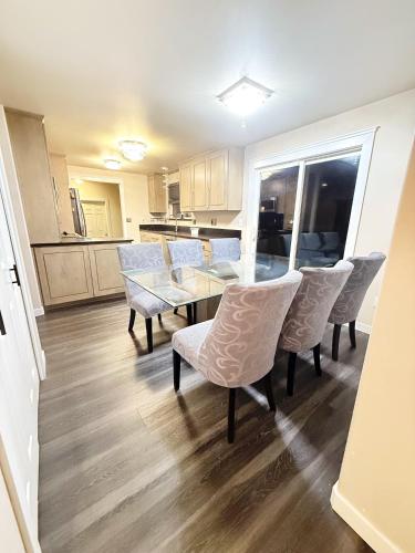 บริการและสิ่งอำนวยความสะดวก, 4-bedroom Burlington with AC & Wifi in เบอร์ลิงตัน (WA)