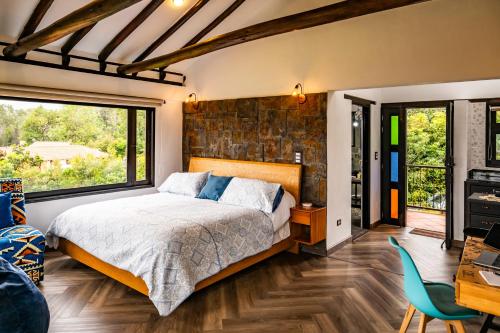 Deluxe Double Room with Balcony image 10