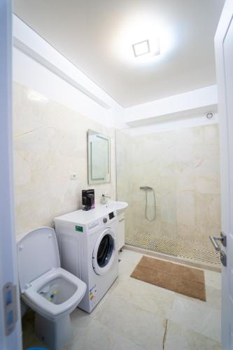 509 B2 ALMAR LUXURY RESIDENCE-Renting Apartments & Free Pool - image 4