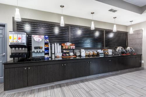Platinum Inn & Suites Webster