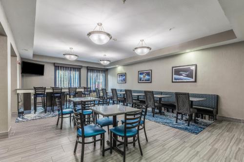 Platinum Inn & Suites Webster