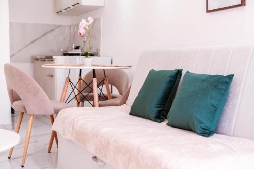 Mia Studio Apartment