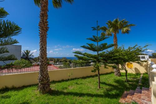 Garden, Magnifique appartement avec jardin en face de la mer in Mnar