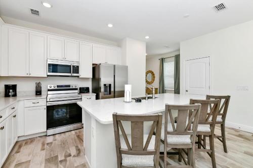 Sunny Villa near Disney with Margaritaville Resort  Island H20 Access - 8170CP - image 14