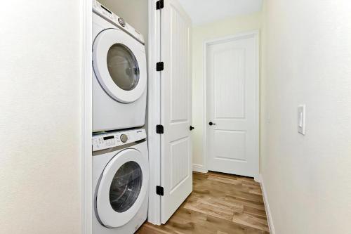 Serene Villa near Disney with Margaritaville Resort Island H20 Access - 8167CP - image 13