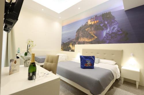 Deluxe King Room image 1