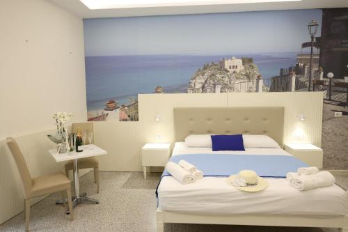 Deluxe Double Room with Balcony image 1