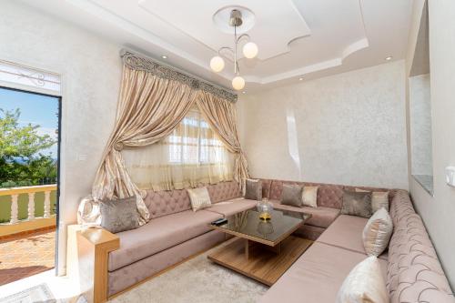 Magnifique appartement avec jardin en face de la mer in Mnar