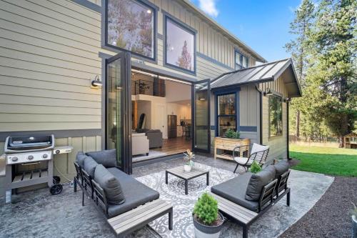 Sleeps 22+, 7 bed 4.5 bath, Hot tub, SHARC, Sunriver