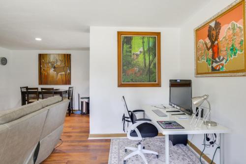 Stay and Play in San Diego Charming Condo! in Rancho Peñasquitos