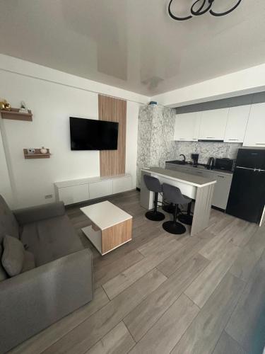 Studio with Balcony image 9