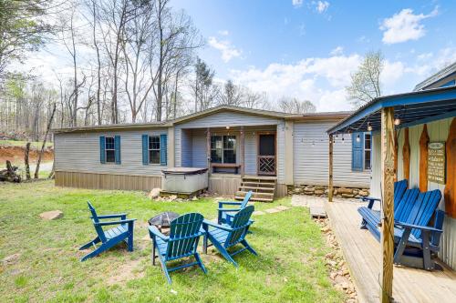 Scenic Hideaway in Sevierville: Hot Tub + Fire Pit, Sevierville