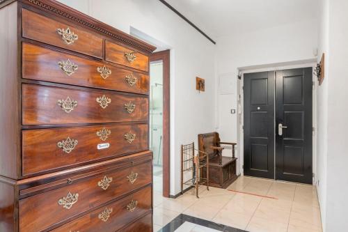 Spacious 2BR 2BA Apartment in the Heart of Prague, Прага (фото 5)