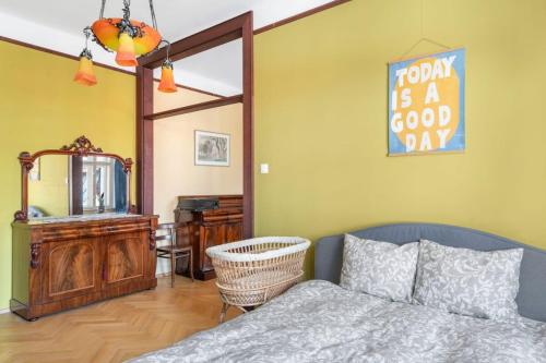 Spacious 2BR 2BA Apartment in the Heart of Prague, Прага (фото 10)