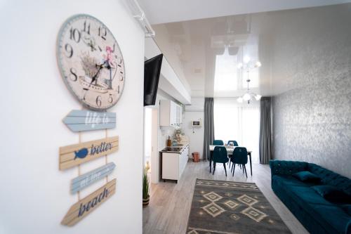 One-Bedroom Apartment with Pool View image 10
