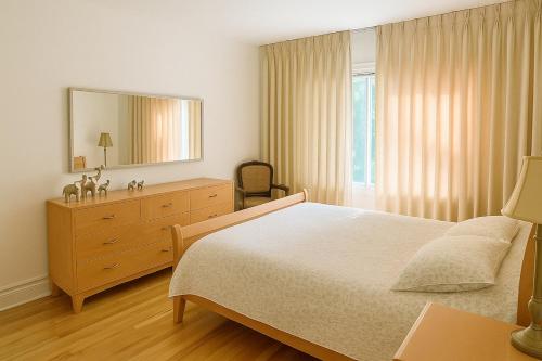 Charming Vintage Home Park View Family-Ready – khách sạn tại Cote-des-Neiges-Notre-Dame-de-Grace
