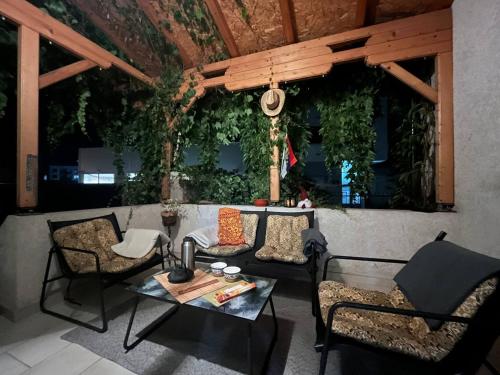 Erkély/terasz, Brodsky's Cat Art Hostel in Újvidék