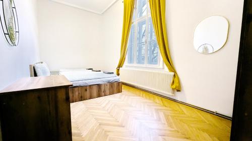 Spacious Rooms - 15 Min from Airport & City Center, 5 Min from Vienna Main-Bus Station EZ9, Vienna (photo 3)