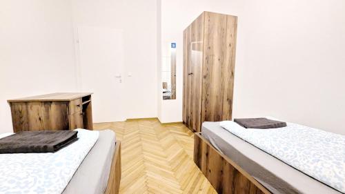 Spacious Rooms - 15 Min from Airport & City Center, 5 Min from Vienna Main-Bus Station EZ9 2