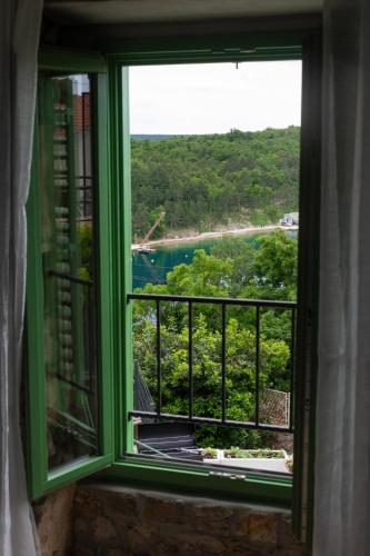 Casa Kamik-19th Century Stone House 50 m from Sea in Jadranovo