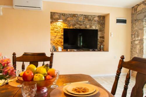 Casa Kamik-19th Century Stone House 50 m from Sea in Jadranovo