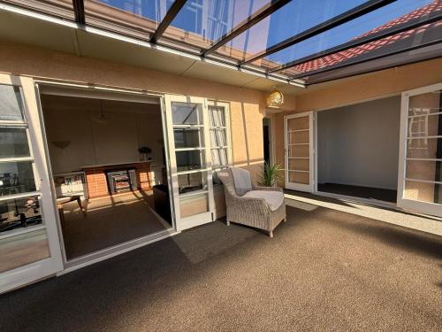 Sun filled character home in กรีนเมดโดว์