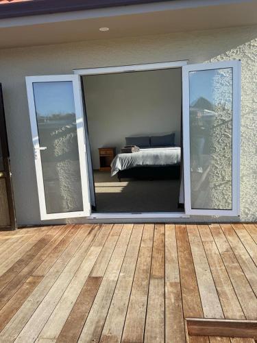 Sun filled character home in กรีนเมดโดว์