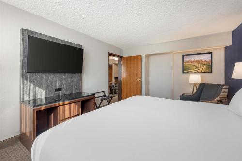 Drury Inn & Suites Paducah - image 6