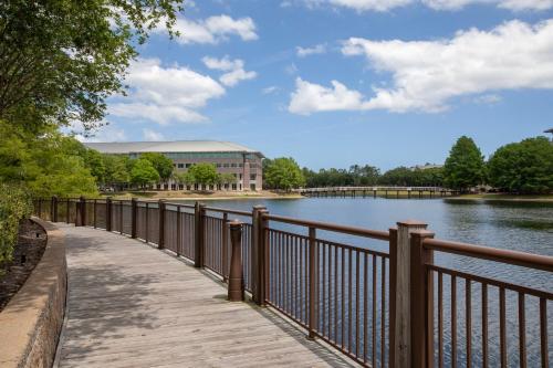 Hotel Indigo Jacksonville-Deerwood Park an IHG Hotel - image 11