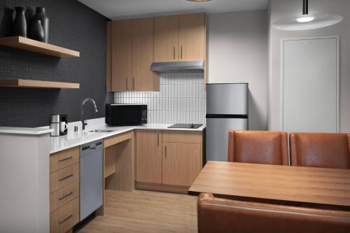 King Studio with Sofa Bed and Mountain View image 10
