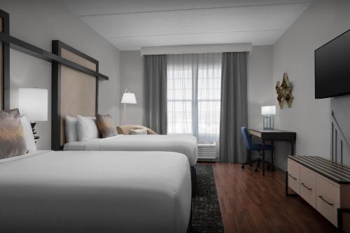 Standard Double Room with Two Double Beds image 8