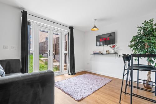 Lotus Haus - Wellington Homes - with off road Parking