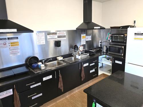 ห้องครัว, Newton Lodge Auckland near โอ๊คแลนด์ โดเมน