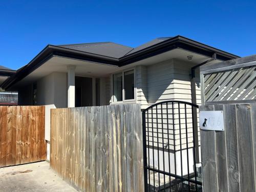 Spacious 3 BR house near sumner in Mount Pleasant