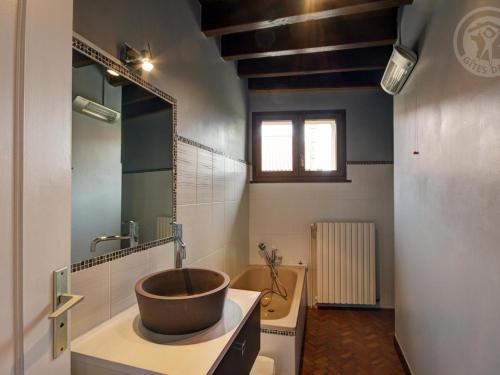 Gîte Les Salles 3 pièces 4 personnes - FR-1-496-161 - image 3