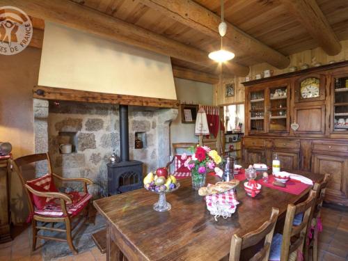 Gite de Caractere 3 Epis avec Jardin a Estivareilles - FR-1-496-43 in Charbonnieres-les-Bains