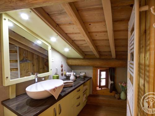 Gite de Caractere 3 Epis avec Jardin a Estivareilles - FR-1-496-43 in Charbonnieres-les-Bains