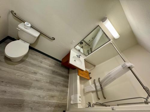 WoodSpring Suites Dickinson - image 9