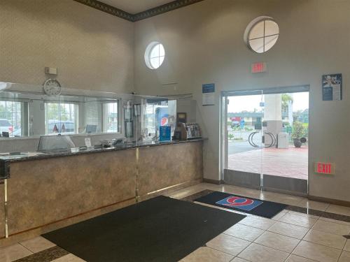 Előcsarnok, Motel 6 Oceanside, CA – Marina / Camp Pendleton in Oceanside Tengerpart