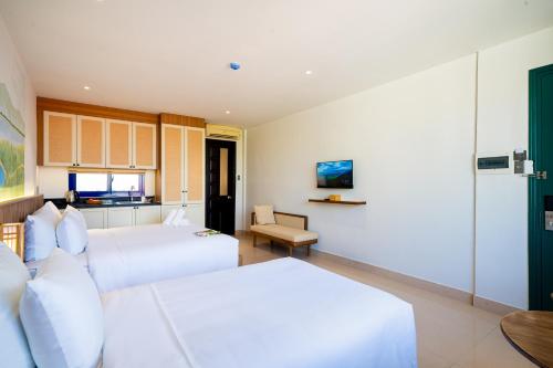 Deluxe Family Room image 2