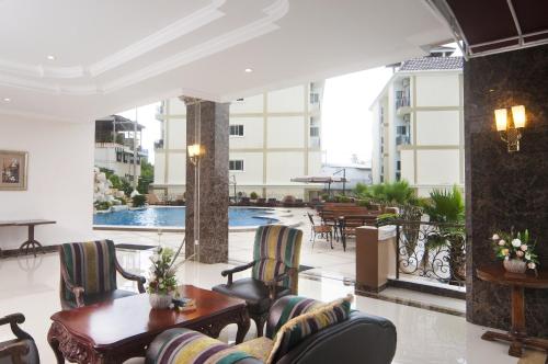 Pattaya LK Grand Living Place 4-Star Hotel exterior