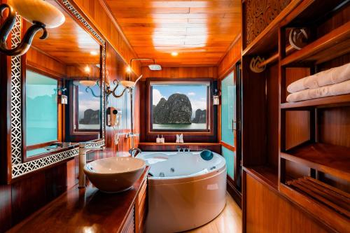 room detail thumbnail 2