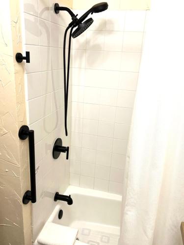 The Vine Studio City - CAL KING - Private Entrance, Los Angeles (foto 4)